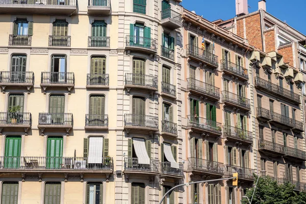 Típicos Edificios Apartamentos Antiguos Vistos Barcelona España —  Fotos de Stock