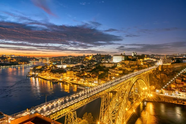 Günbatımından Sonra Dom Luis Köprüsü Douro Nehri Ile Porto — Stok fotoğraf