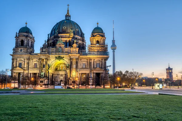 Lustgarten Met Kathedraal Beroemde Toren Rug Voor Zonsopgang Gezien Berlijn — Stockfoto