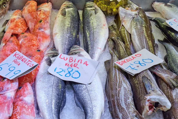 Spanya Bilbao Bir Pazarda Taze Balık Satılıyor — Stok fotoğraf
