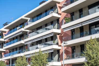 Barselona, İspanya 'da modern apartman binası görüldü