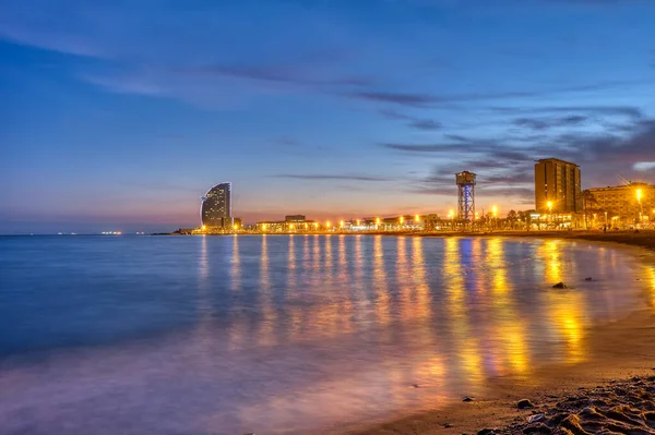 Pláž Barcelona Španělsku Při Západu Slunce — Stock fotografie