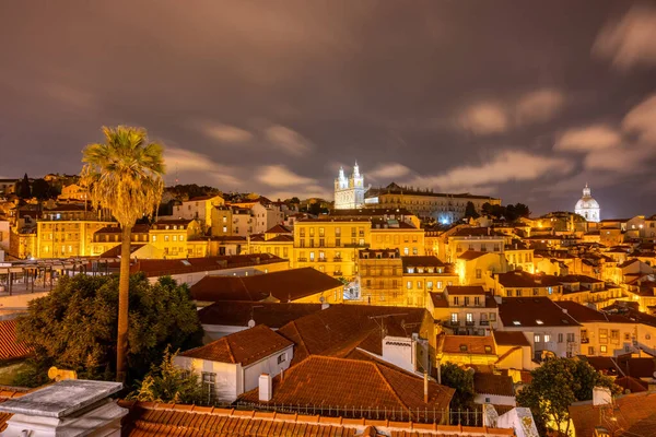 Pohled Starou Čtvrť Alfama Portugalském Lisabonu Noci — Stock fotografie