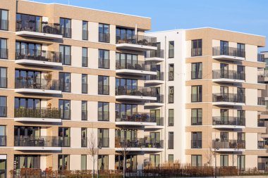 Berlin, Almanya 'da bir konut geliştirme bölgesinde yeni apartmanlar