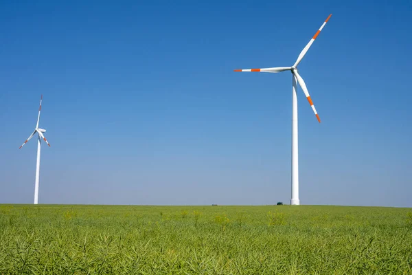 Acker Mit Windrädern Deutschland — Stockfoto