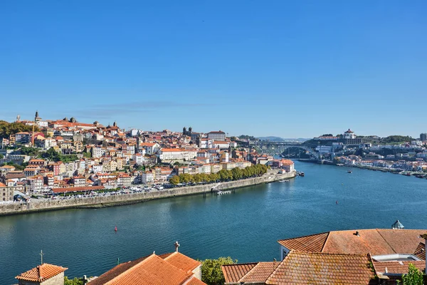 Pohled Porto Řekou Douro Železným Mostem Vzadu — Stock fotografie