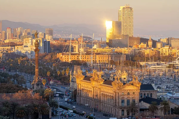 Blick Auf Barcelona Mit Der Kolumbus Statue Kurz Vor Sonnenuntergang — Stockfoto