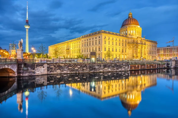 Rebuilt Berlin City Palace Famous Tower Night — Stockfoto