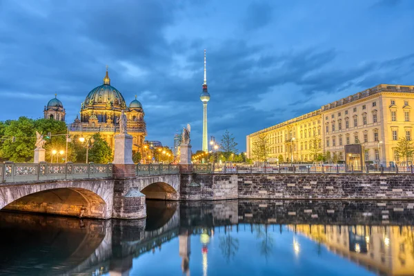 Καθεδρικός Ναός Του Βερολίνου Διάσημος Πύργος Της Τηλεόρασης Και Ένα — Φωτογραφία Αρχείου