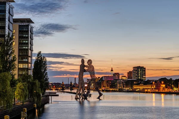 Spree Berlijn Met Molecule Men Zonsondergang — Stockfoto