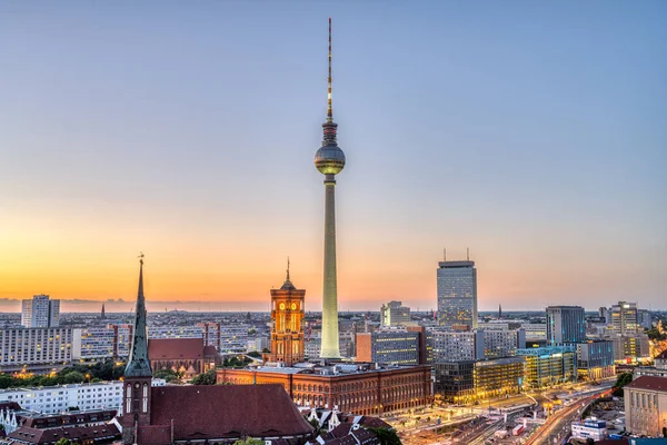 Centro Berlín Después Del Atardecer Con Torre Ayuntamiento — Foto de Stock