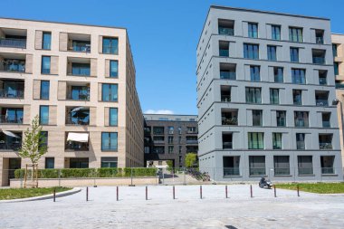 Berlin, Almanya 'da bir konut geliştirme bölgesinde modern apartmanlar