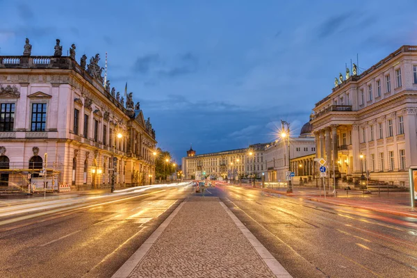 Περίφημη Λεωφόρος Unter Den Linden Στο Βερολίνο Ιστορικά Κτίρια Νύχτα Royalty Free Φωτογραφίες Αρχείου