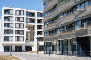 Berlin, Almanya 'da bir konut geliştirme bölgesinde modern apartmanlar