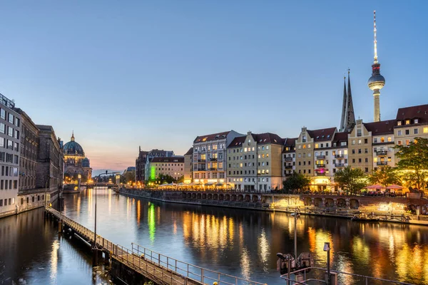 Nikolaiviertel Rio Spree Catedral Berlim Depois Pôr Sol — Fotografia de Stock