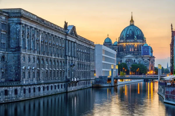 Río Spree Berlín Después Puesta Del Sol Con Catedral Parte — Foto de Stock
