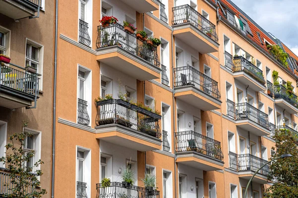Gerenoveerde Oude Flatgebouwen Gezien Berlijn Duitsland — Stockfoto