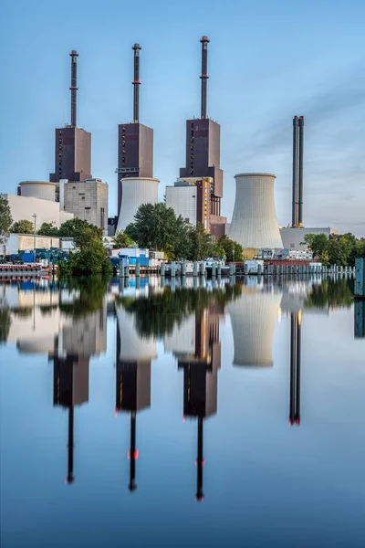 Thermal Power Station Berlin Dusk Reflected Canal — Zdjęcie stockowe