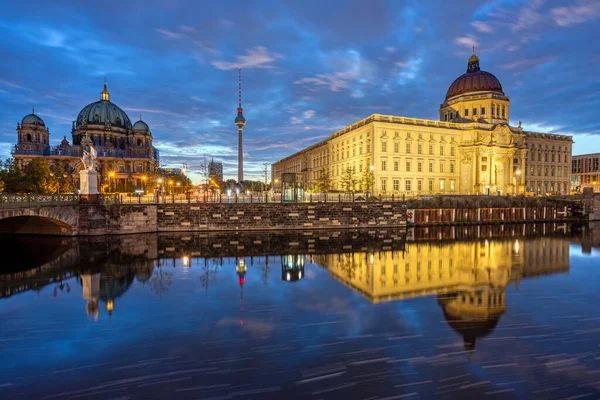 Det Rekonstruerade City Palace Katedralen Och Tornet Berlin Gryningen — Stockfoto