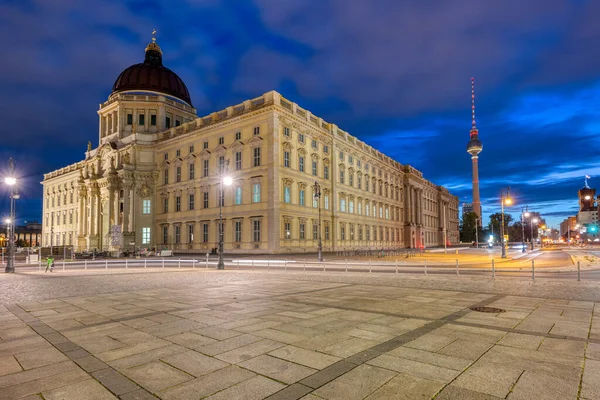 Den Vackra Rekonstruerade City Palace Och Det Berömda Tornet Berlin — Stockfoto