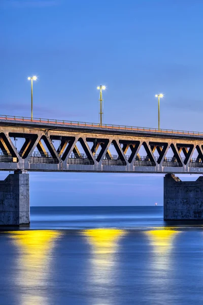 Szczegóły Słynnego Mostu Oresund Między Danią Szwecją Nocy — Zdjęcie stockowe