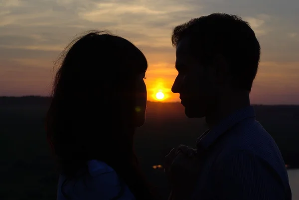 Gli innamorati al tramonto — Foto Stock