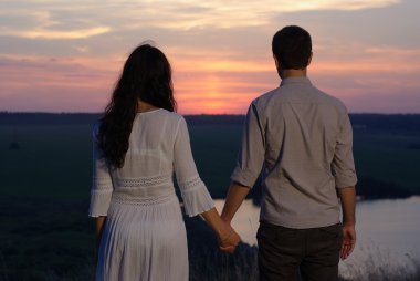 Sevgililer gün batımında