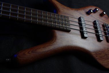 gitar kahverengi gövdeli