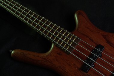 gitar siyah kahverengi gövdeli