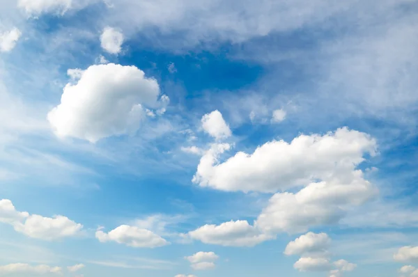 Lucht en wolken — Stockfoto