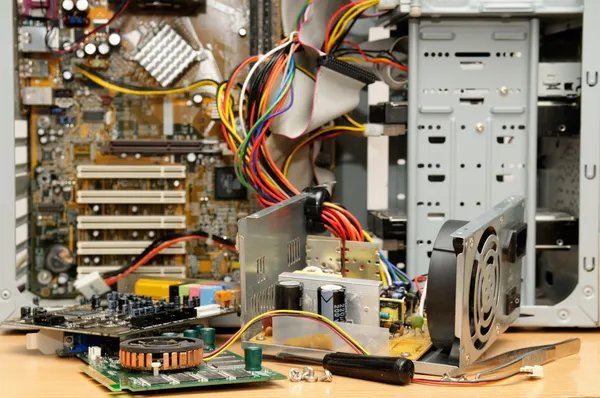 Reparatur eines Computers — Stockfoto