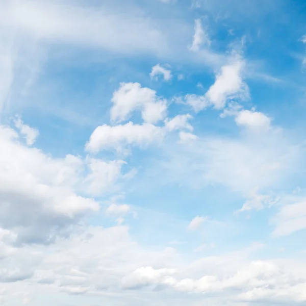 Witte wolken — Stockfoto