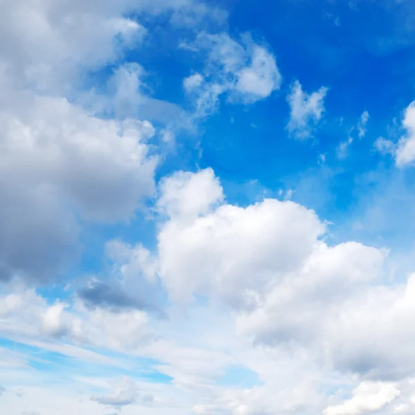 Nuvens brancas — Fotografia de Stock