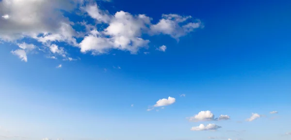 Bewolkte lucht — Stockfoto