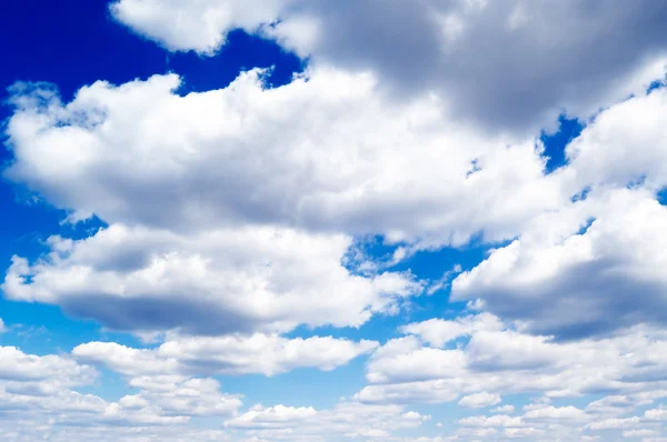 Lucht bedekt door wolken — Stockfoto