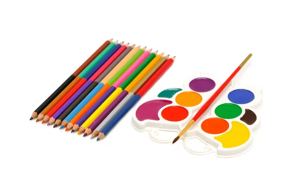 Цветные карандаши и акварель — стоковое фото