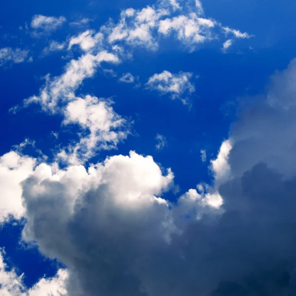 Himmel bedeckt von Wolken — Stockfoto