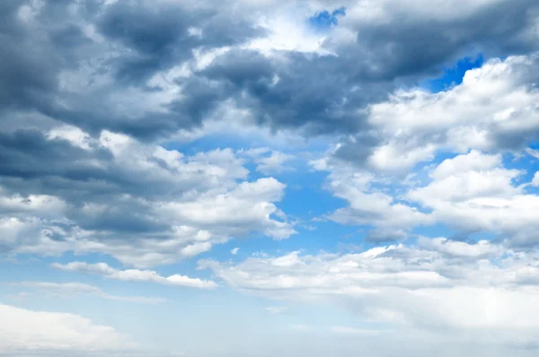 Nuvens no céu — Fotografia de Stock