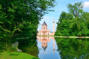 Gölde görkemli Camii 