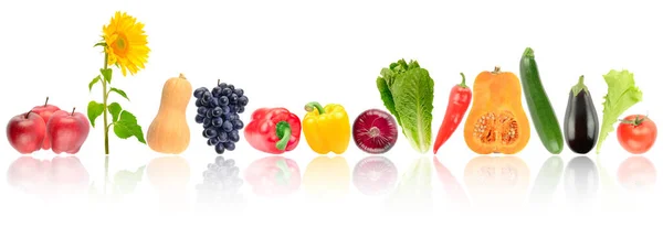 Jasne Dojrzałe Warzywa Owoce Refleksją Białym Tle — Zdjęcie stockowe