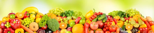 Szeroki Wzór Dojrzałych Owoców Warzyw Zielonym Naturalnym Tle — Zdjęcie stockowe