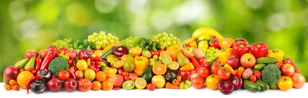 Široký Vzor Zralého Čerstvého Ovoce Zeleniny Zeleném Přírodním Pozadí — Stock fotografie