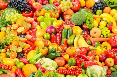 Taze ve sağlıklı sebze ve meyvelerden oluşan geniş meyve deseni..