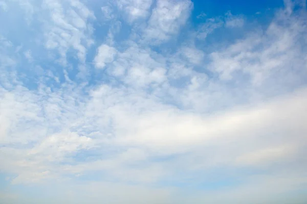 Blue Sky Thick White Clouds — Foto Stock