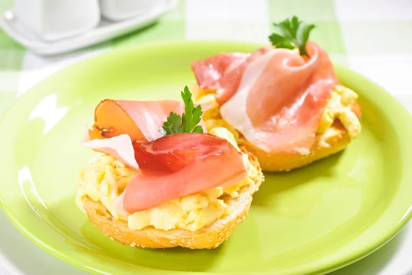 Ham and eggs sandwich — Stock Photo, Image