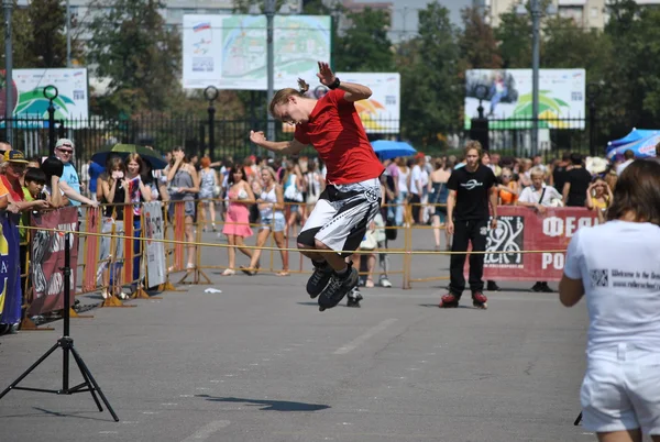 Jumping on roller skates — Stock Photo, Image