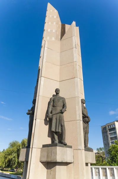 Monument voor verdedigers van omsk — Stockfoto