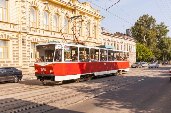 Russische tram op de straat — Stockfoto