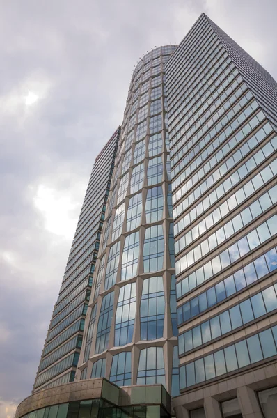 आधुनिक उच्च उंची अपार्टमेंट इमारत — स्टॉक फोटो, इमेज