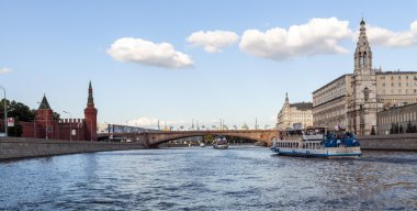 Moskova Nehri manzarası. Yaz kafe